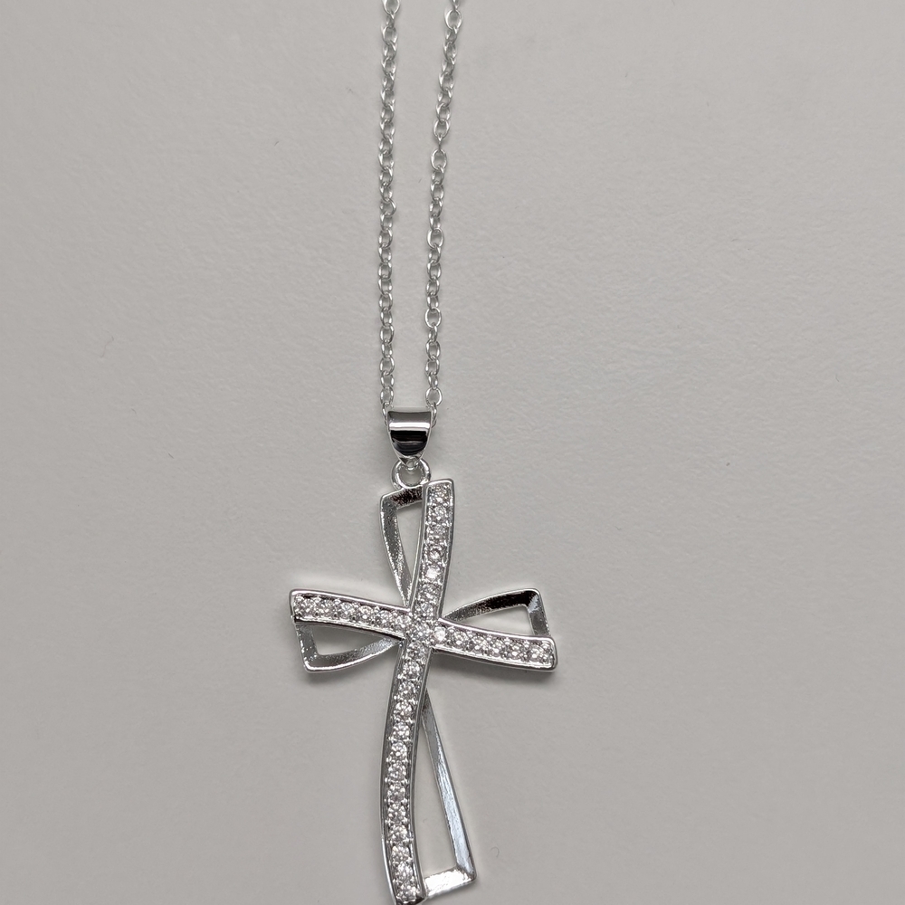 Elegant Silver Cross Pendant Necklace